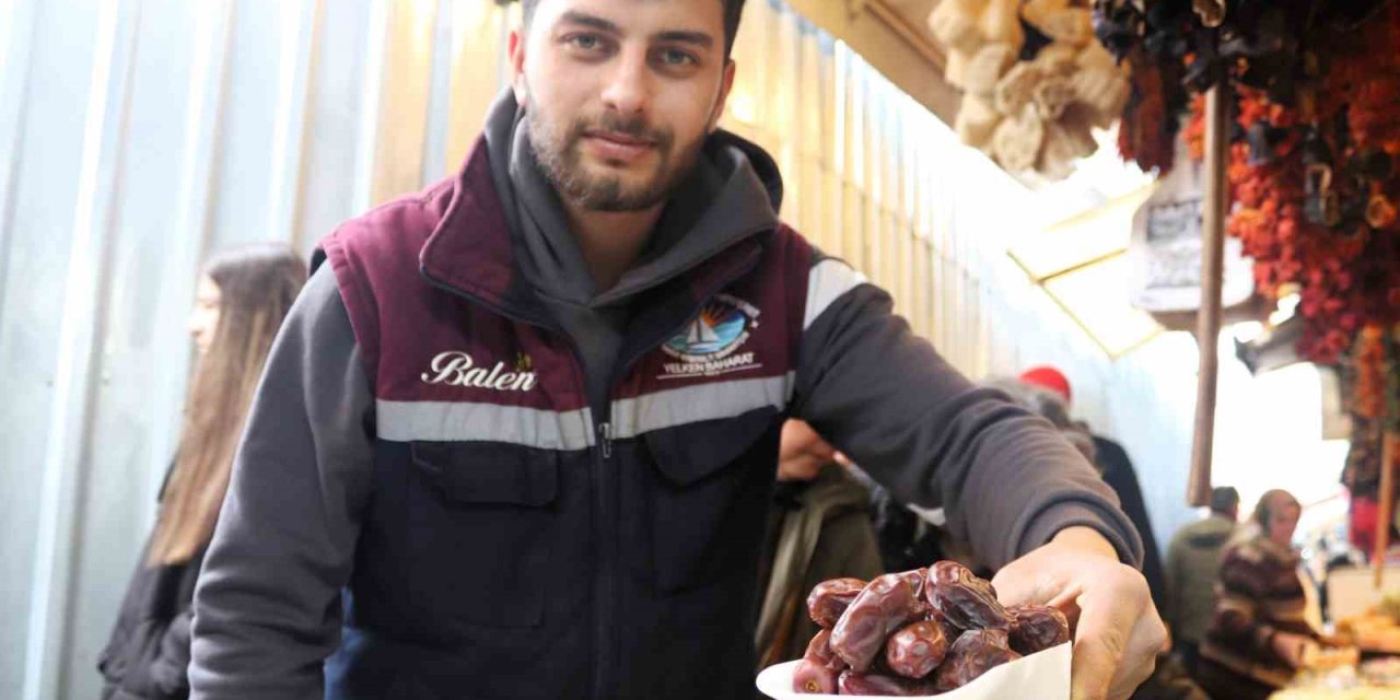 Tarihi Kemeraltı Çarşısı’nda Ramazan hareketliliği