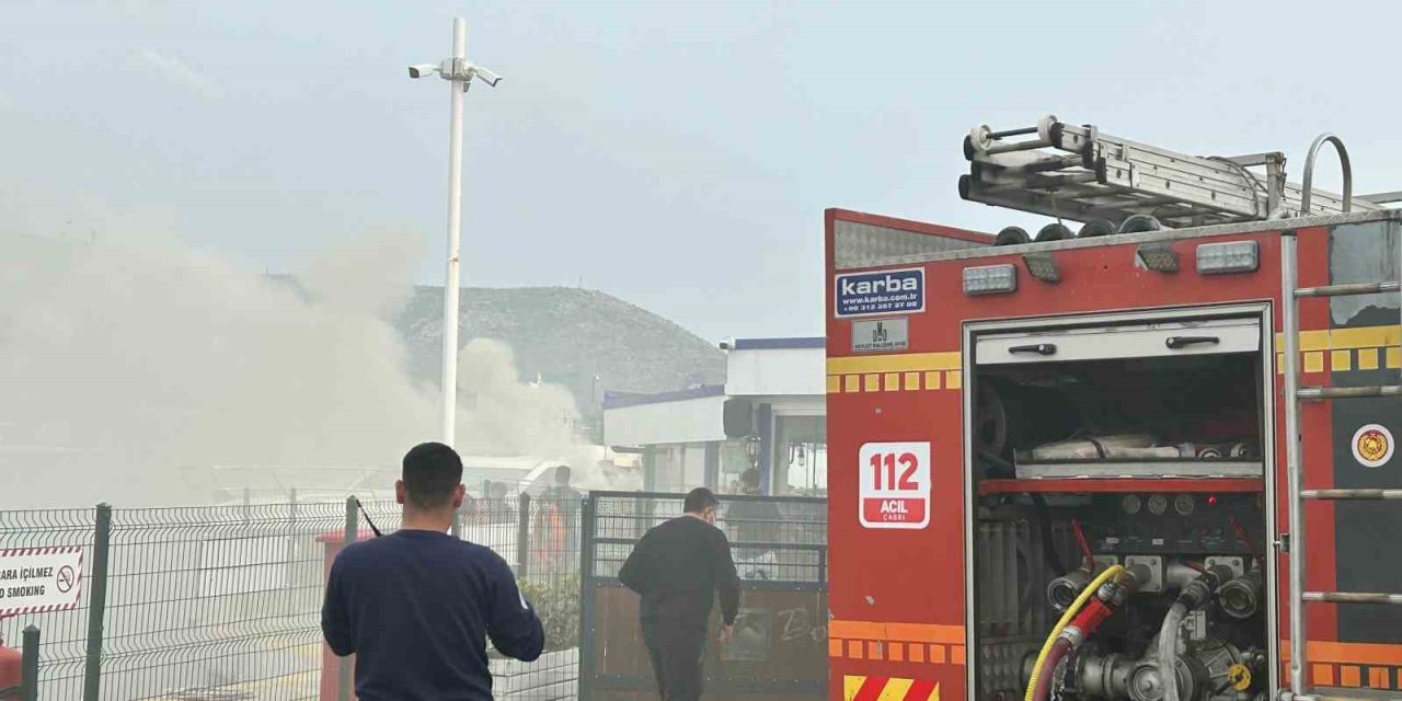 Bodrum’da milyon dolarlık motoryat alev alev yandı