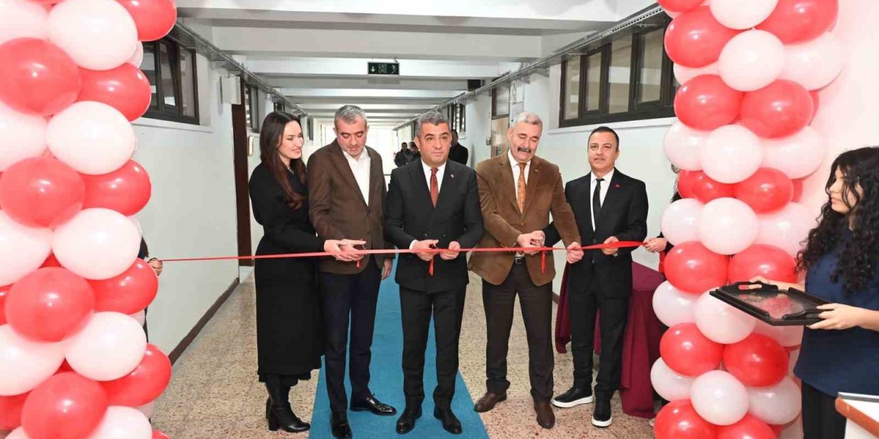 Aydın Lisesi’ne modern kütüphane kazandırıldı