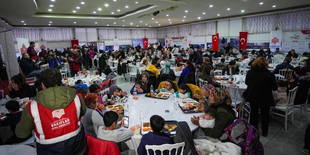 İzmir Vakıflar Bölge Müdürlüğünden günlük 2 bin kişiye iftar