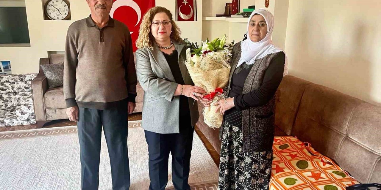 Kaymakam Doğru, şehit annesini unutmadı