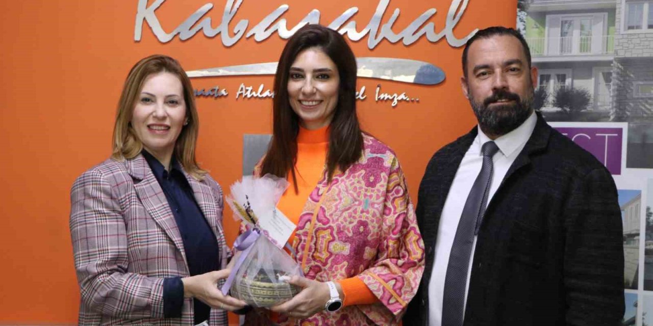 Başkan Arıkan Meclis’in kadın üyelerini ve kadın çalışanlarını unutmadı