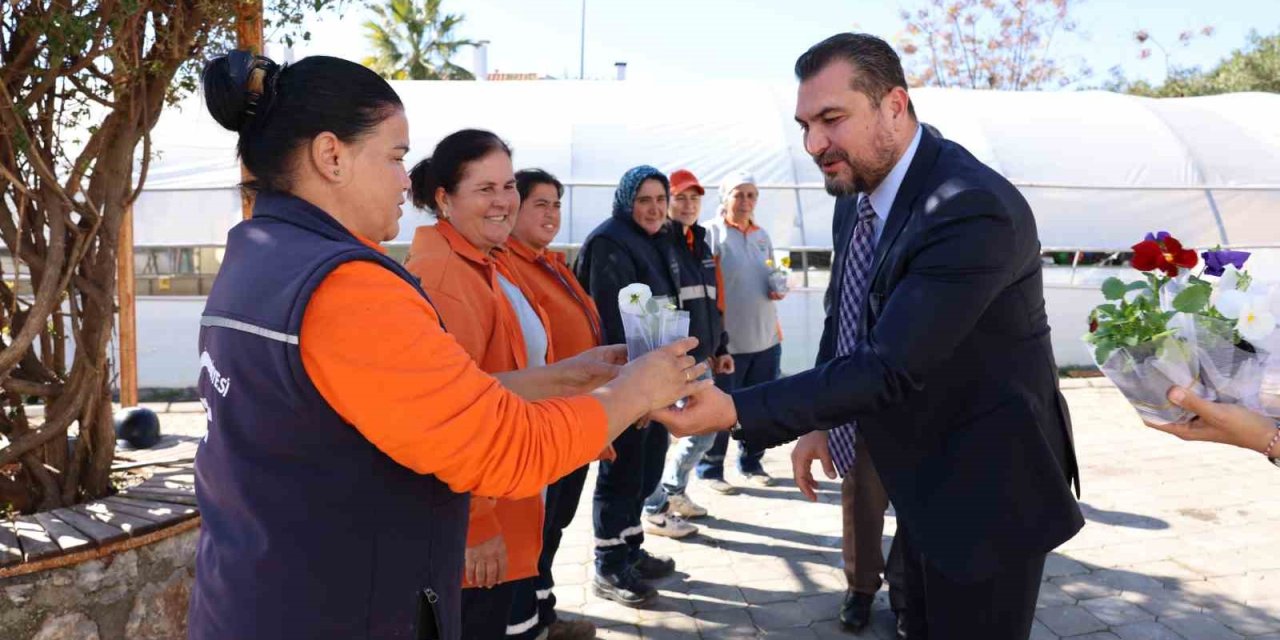 Marmaris Belediyesi’nde kadın personele 8 Mart jesti