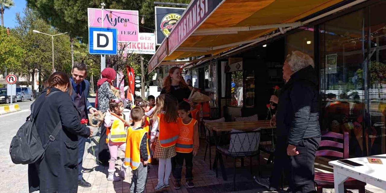 Köyceğiz’de miniklerden 8 Mart’a anlamlı kutlama