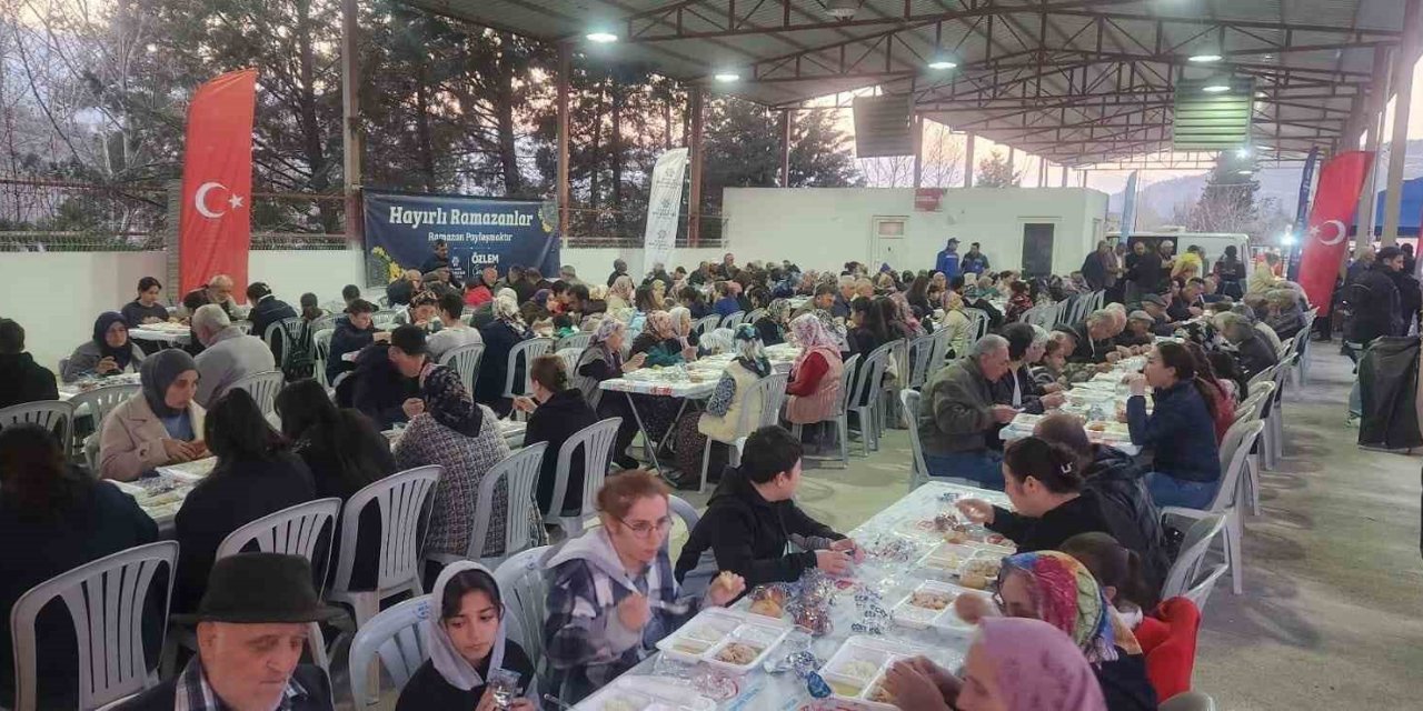 Aydın Büyükşehir Belediyesi Bozdoğan’da iftar sofrası kurmaya devam ediyor