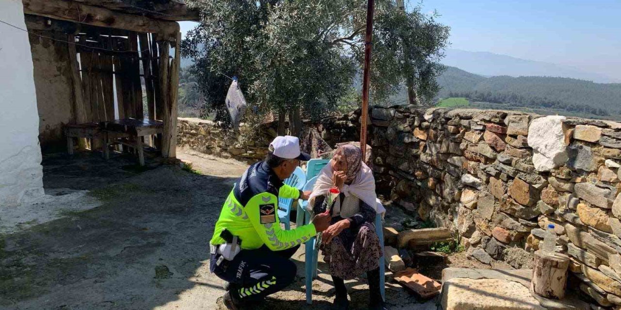 Aydın’da jandarma ekipleri kadınları unutmadı