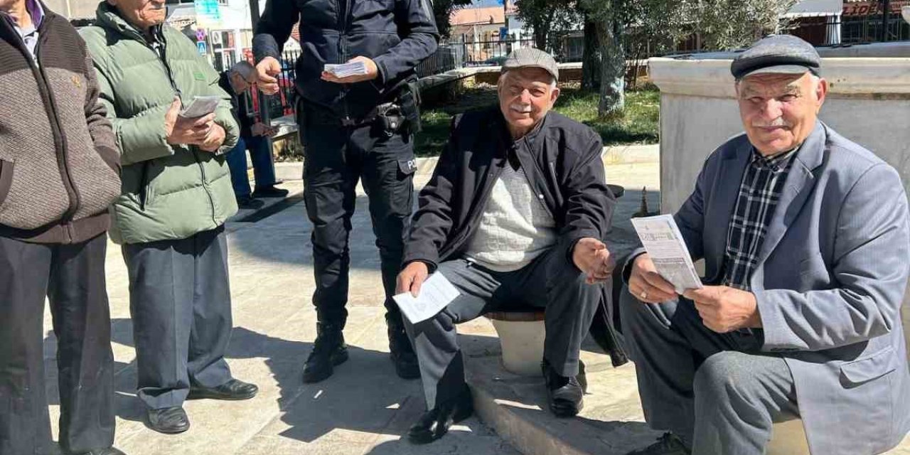 Karacasu’da polis ekipleri vatandaşları bilgilendirdi