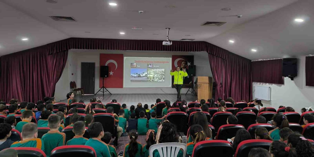 Buharkent’te 420 öğrenciye trafik güvenliği eğitimi verildi