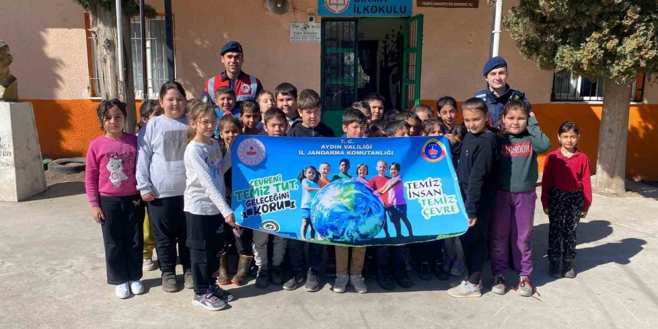 Jandarma ekipleri öğrencileri bilgilendirdi