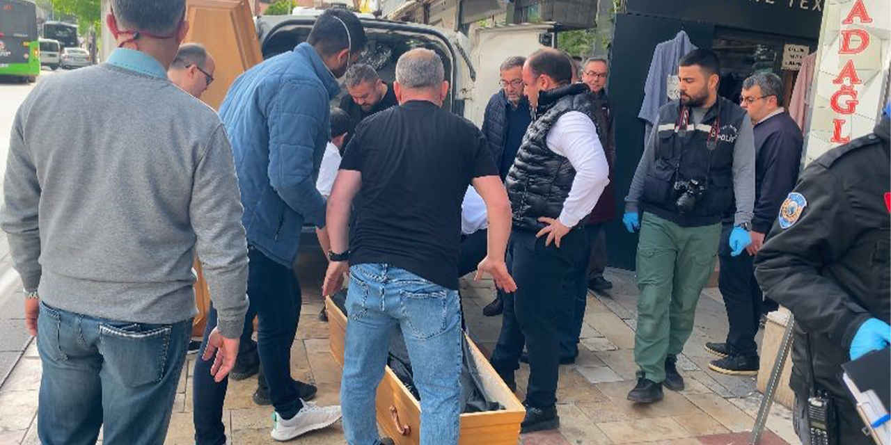 Lavaboya giden yaşlı adam ölü bulundu