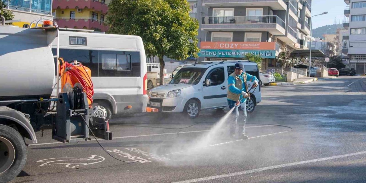 Kuşadası Belediyesi kenti turizm sezonuna hazırlıyor