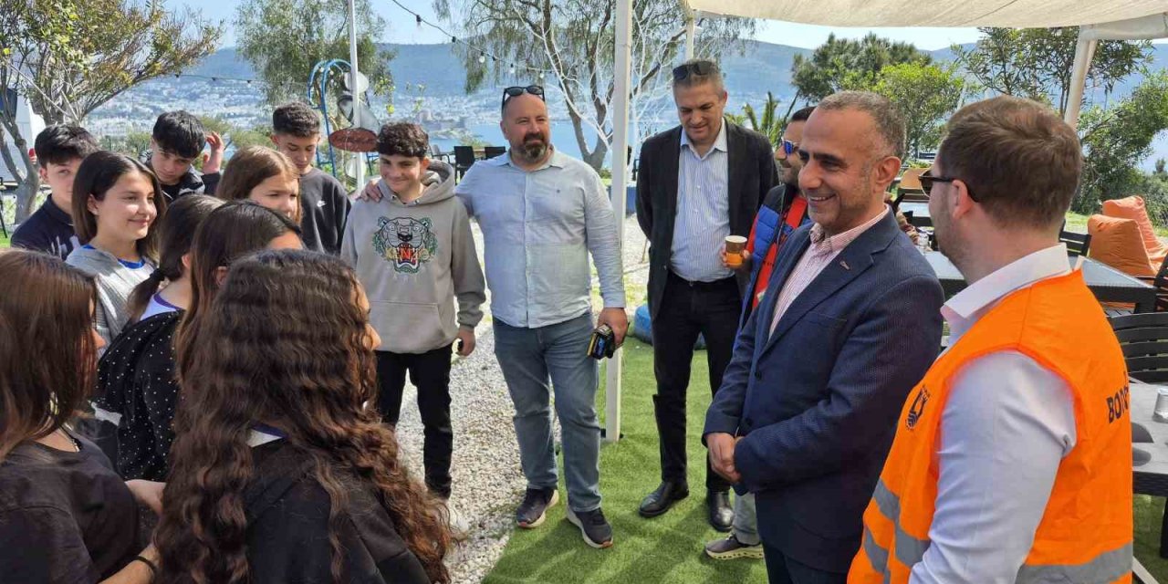 Turizm Haftası’nı temizlik yaparak kutladılar