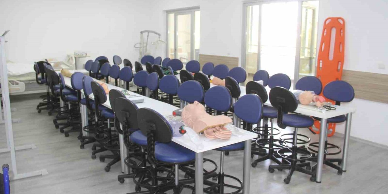 Esnaf Hastanesi’nden eğitime destek