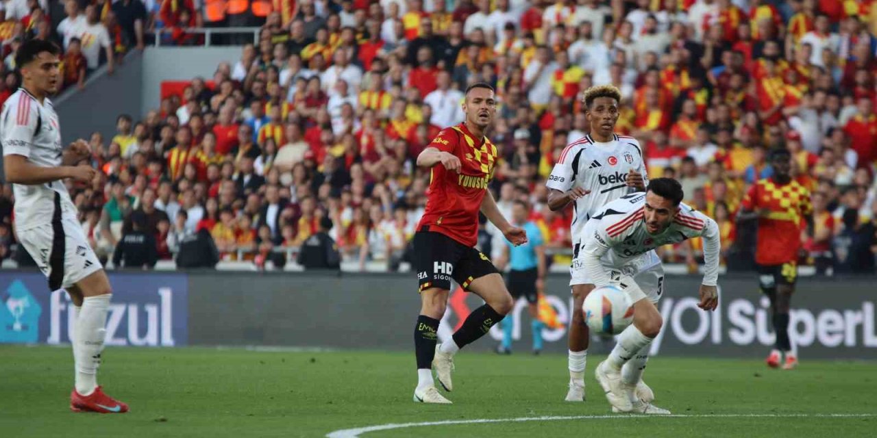 Trendyol Süper Lig: Göztepe: 0 - Beşiktaş: 1 (İlk yarı)