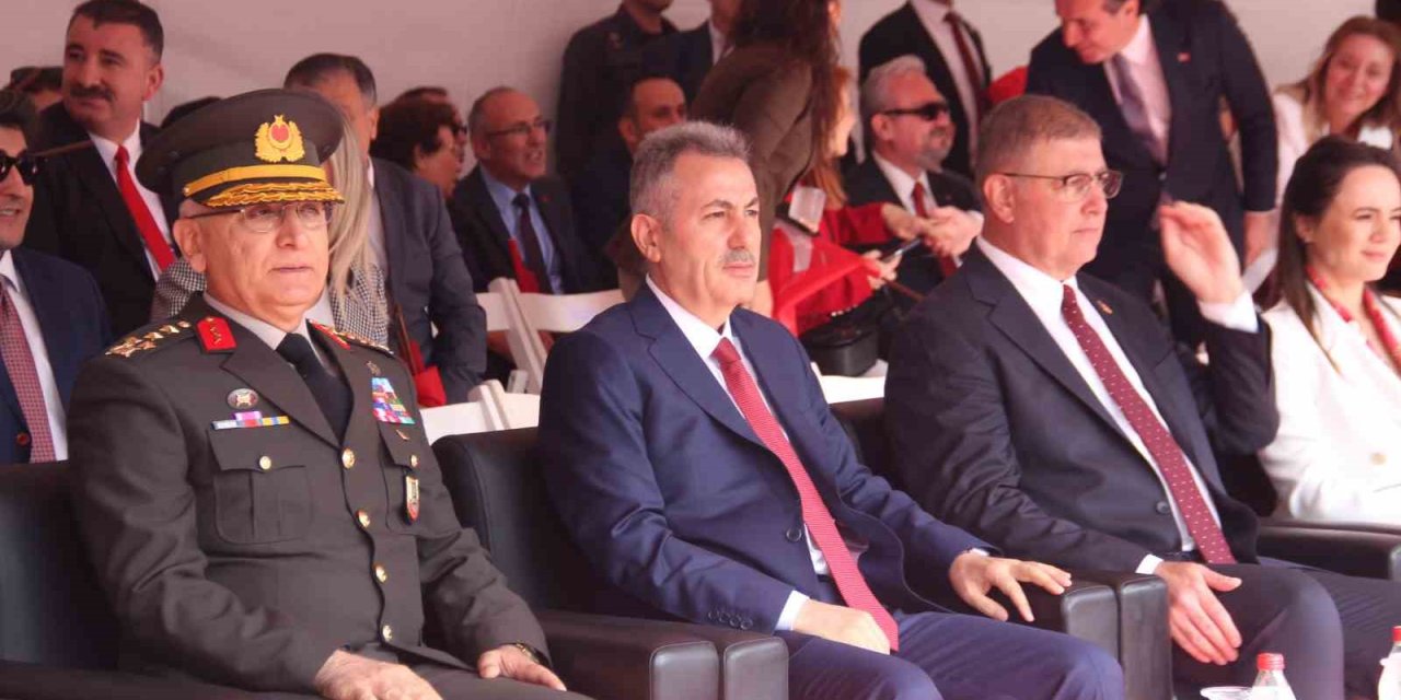 İzmir’de 23 Nisan kutlamalarından renkli görüntüler