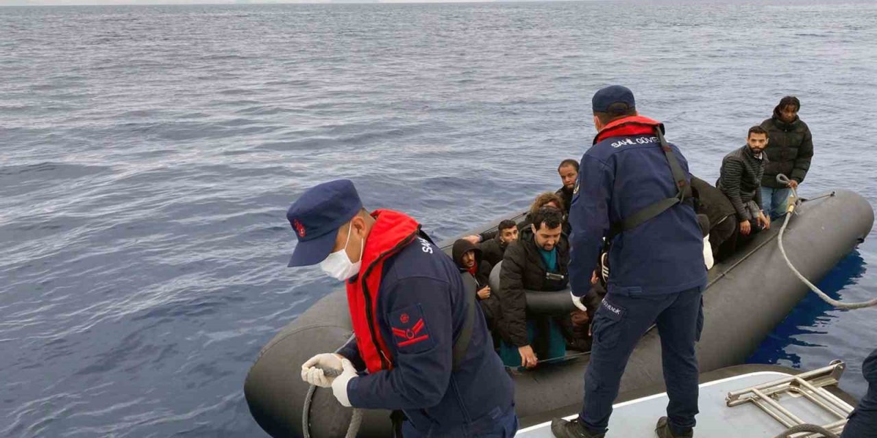 Fethiye açıklarında 19 düzensiz göçmen yakalandı