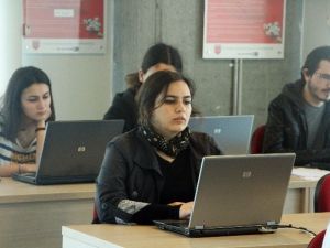 Teorik Eğitimin Yanında Uygulama Yapma Fırsatı