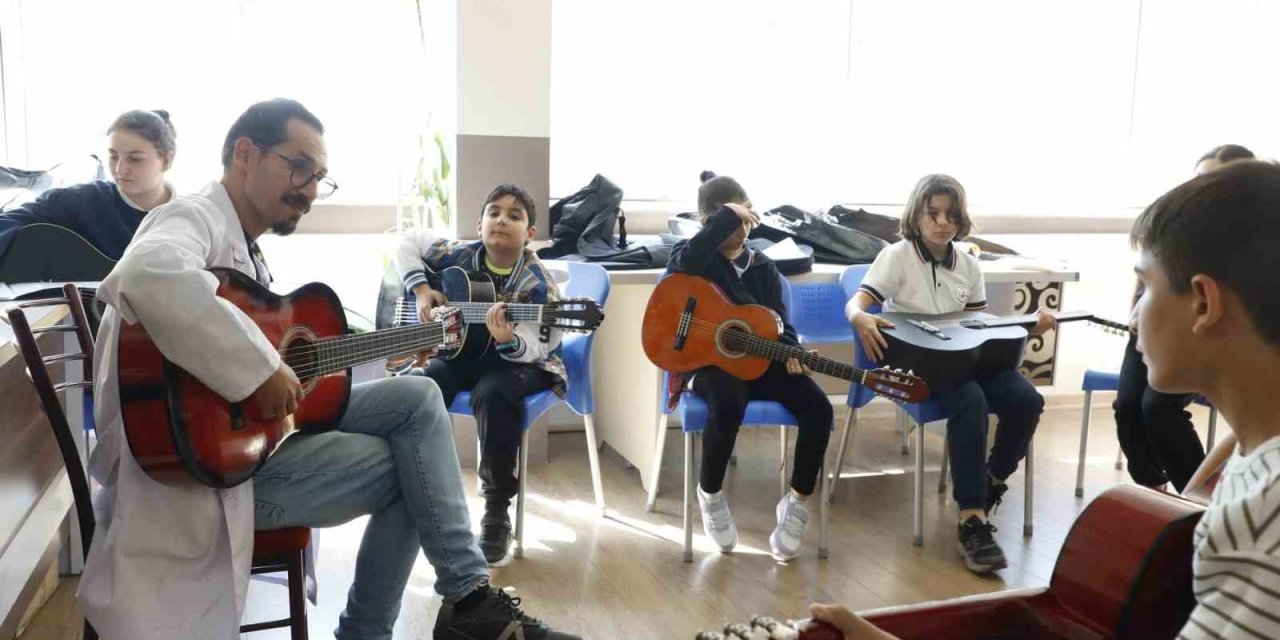 Başkan Çerçioğlu’ndan sanatçılara destek