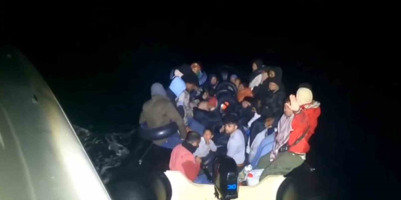 11’i çocuk 31 göçmen, lastik botta yakalandı