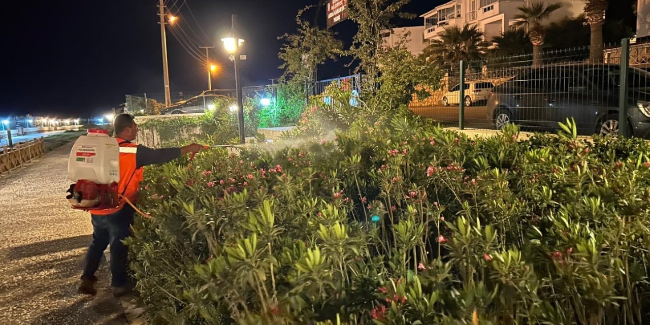Belediye ekiplerinden gece mesaisi