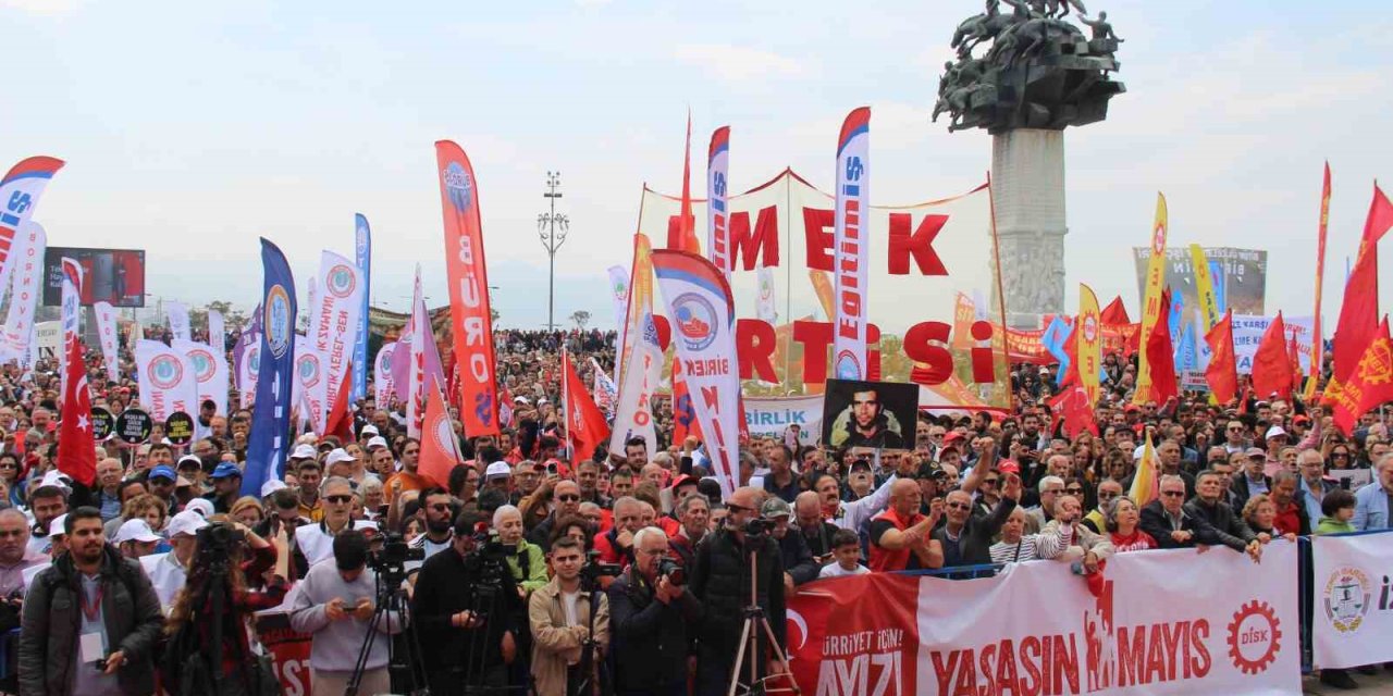 İzmir’de 1 Mayıs kutlaması