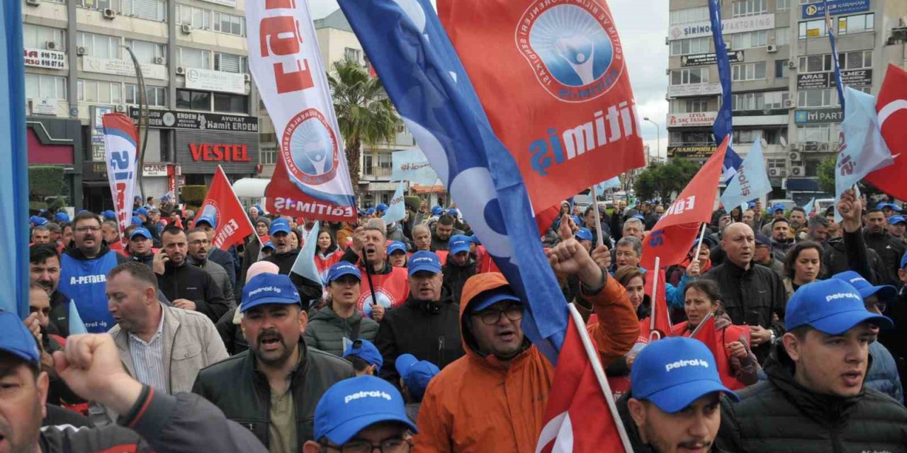 Yağmurlu havaya rağmen Aliağa’da 1 Mayıs kutlandı