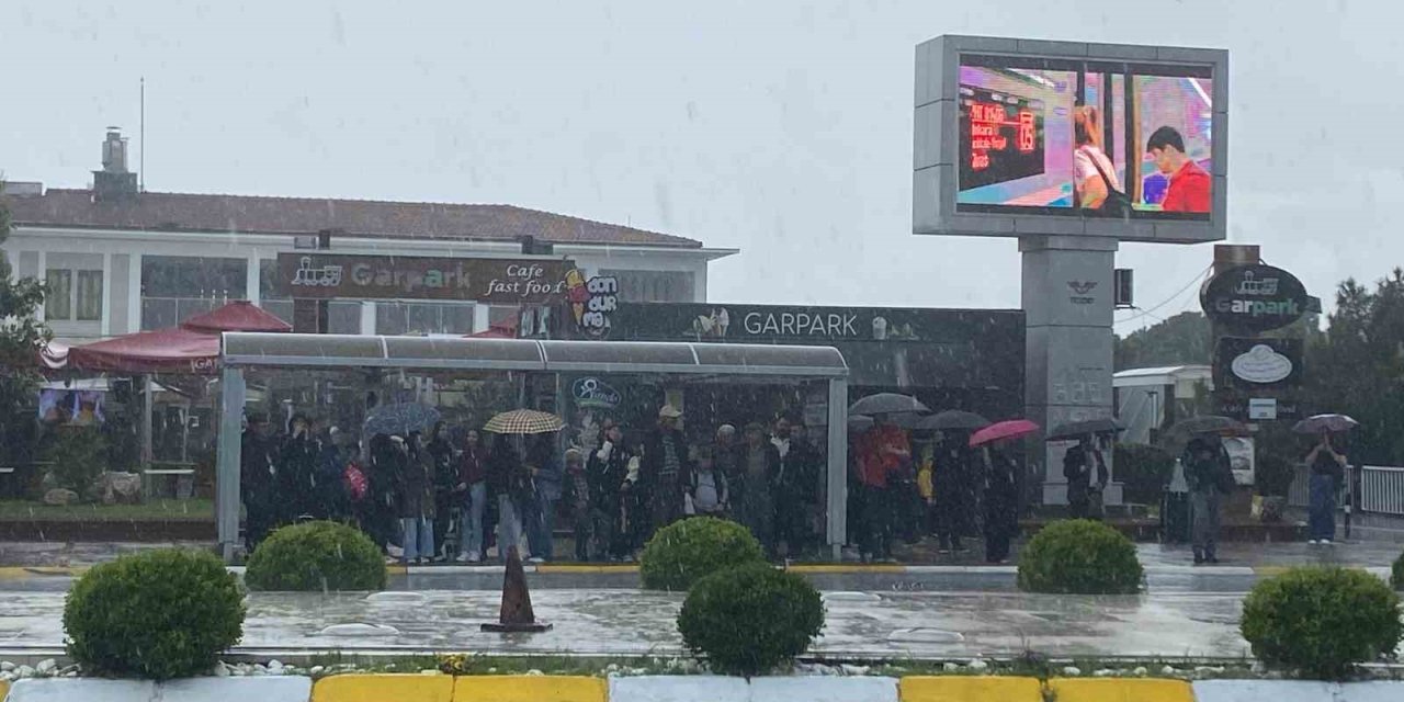 Aydın’da sarı kodlu uyarının ardından sağanak etkili oldu
