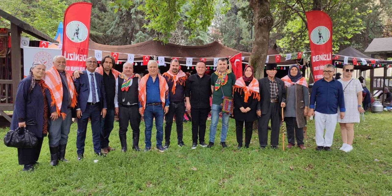 Efeler ve Yörükler huzurevi bahçesine kıl çadır kuruldu