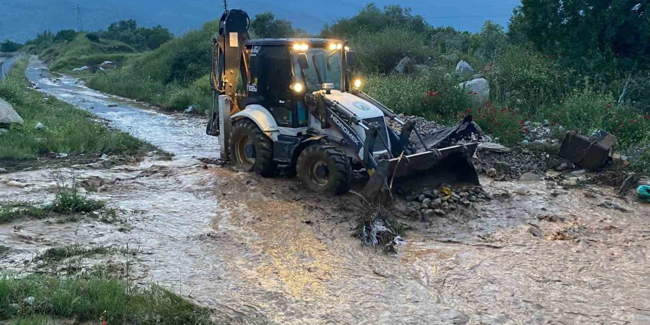 Şeytan Deresi’nde mahsur kalan vatandaşlar kurtarıldı