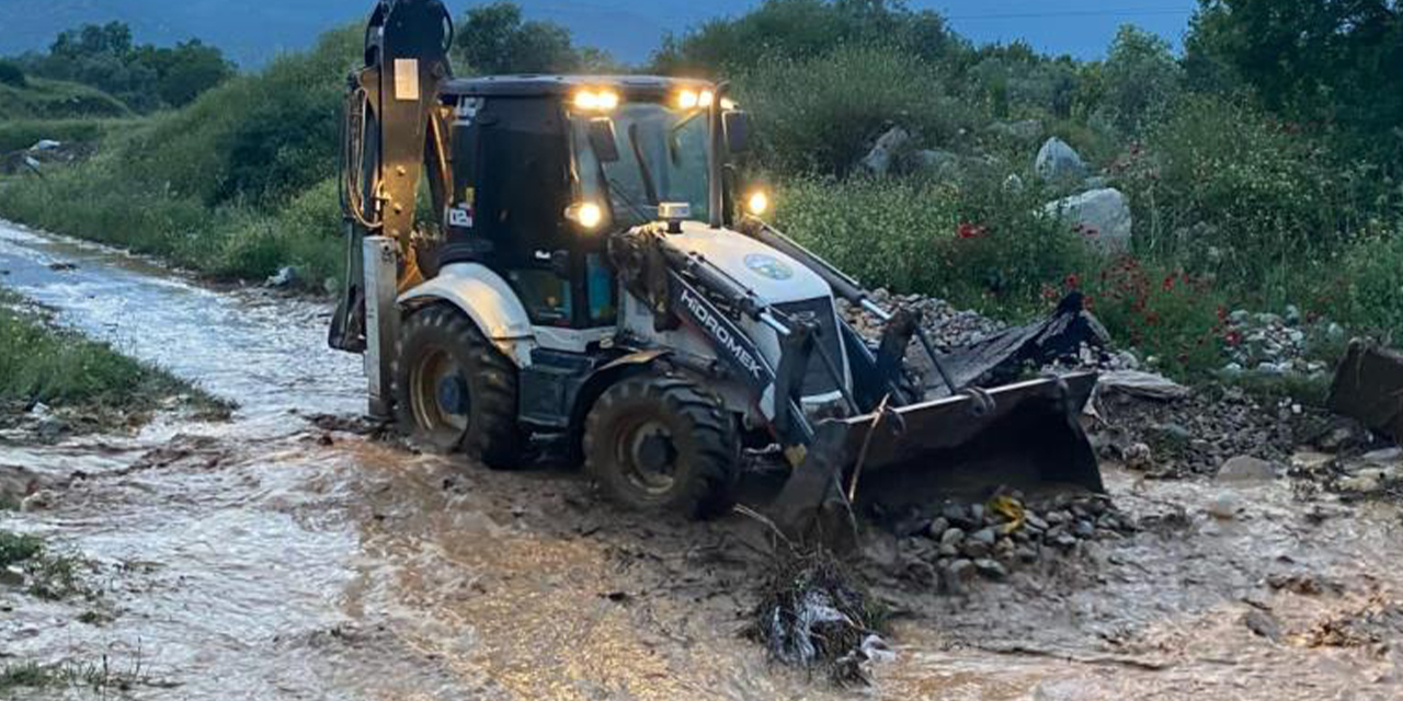 ‘Şeytan Deresi’nde mahsur kalanlar kepçeyle kurtarıldı