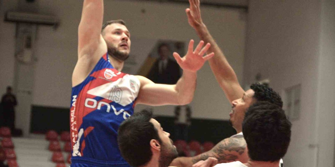 Türkiye Sigorta Basketbol Süper Ligi: Aliağa Petkimspor: 83 - Onvo Büyükçekmece : 82