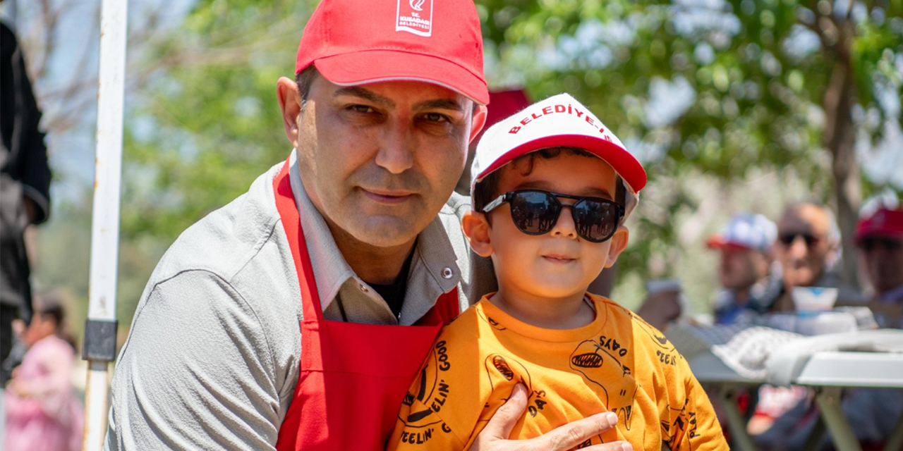 Kuşadası Belediyesi çalışanları 1 Mayıs’ı piknikle kutladı