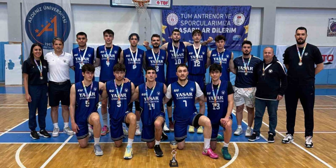 Yaşar Üniversitesi Erkek Basketbol Takımı Süper Lig’e yükseldi