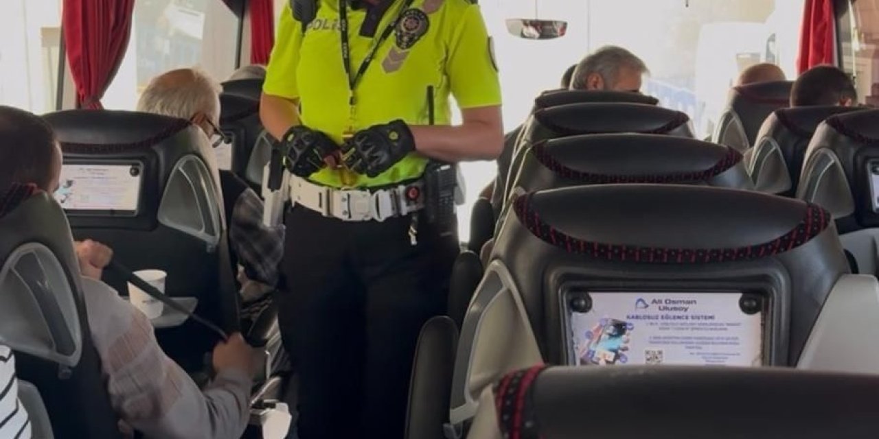 Polis vatandaşlara güvenli yolculuğu anlattı