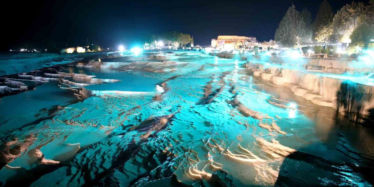 Pamukkale ve Hierapolis’i gece 76 bin kişi ziyaret etti