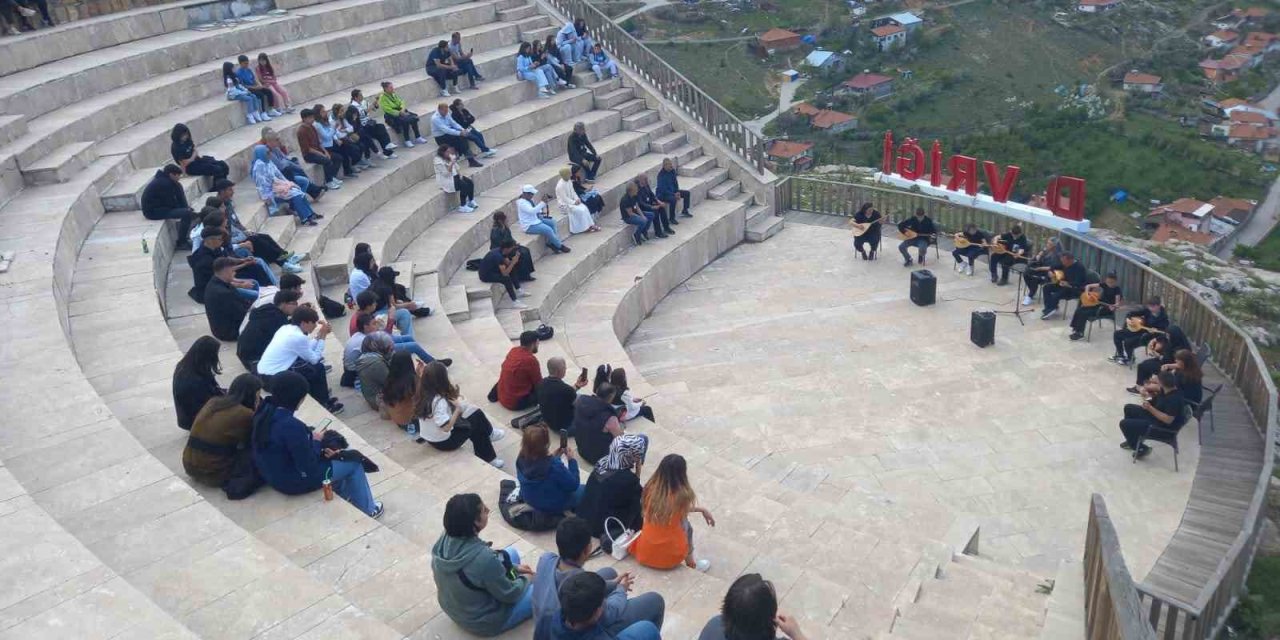 Üç şehir arasında kültür köprüsü kuran "Kültürler Buluşuyor" projesi bu kez Sivas’ta
