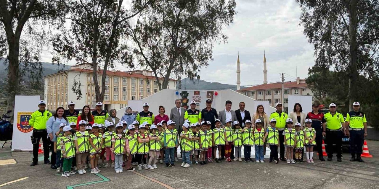 Çine’de Anaokulu öğrencilerine trafik eğitimi verildi