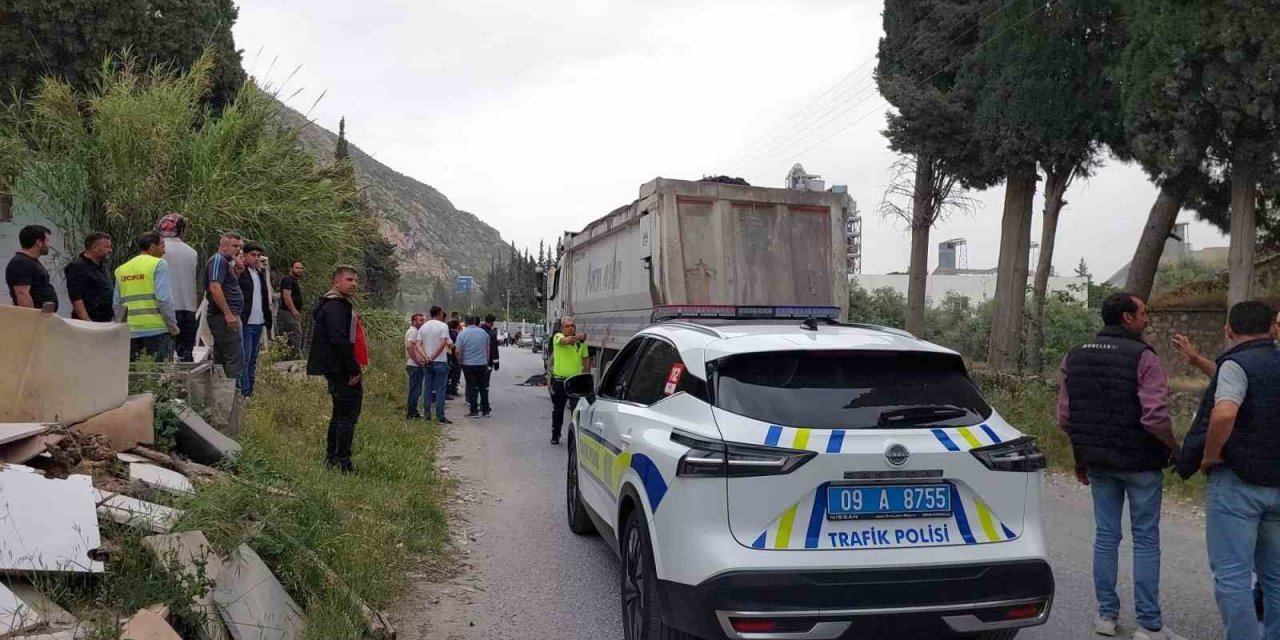 Söke’de feci kaza: Kamyonun çarptığı temizlik işleri personeli hayatını kaybetti