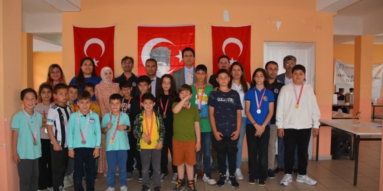 Köyceğiz’de Mavi Yeşil Okullar Projesi Satranç Turnuvası tamamlandı