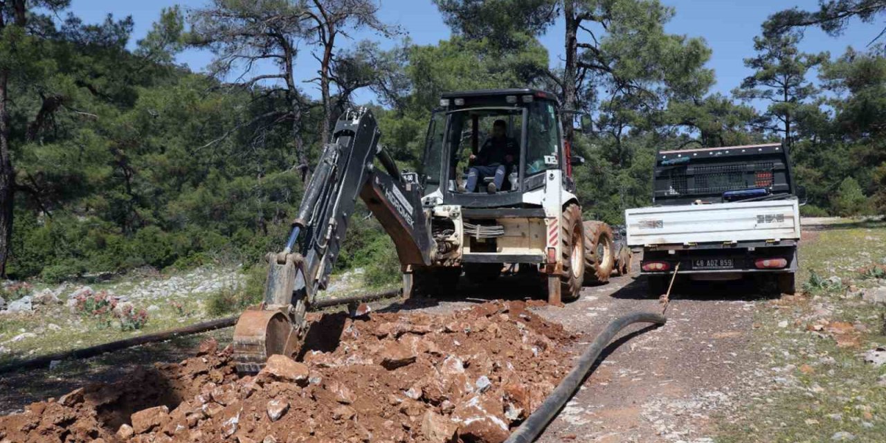Çırpı Mahallesinin içme suyu hatlarını yenileniyor