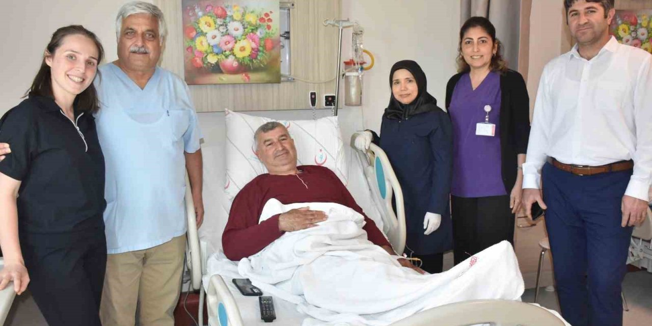 Köyceğiz’de yapılan ameliyatta hastanın safra kesesinden 491 taş çıktı