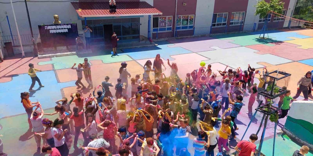 Akçaköy İlk-Ortaokulu’nca colourfest etkinliği yapıldı