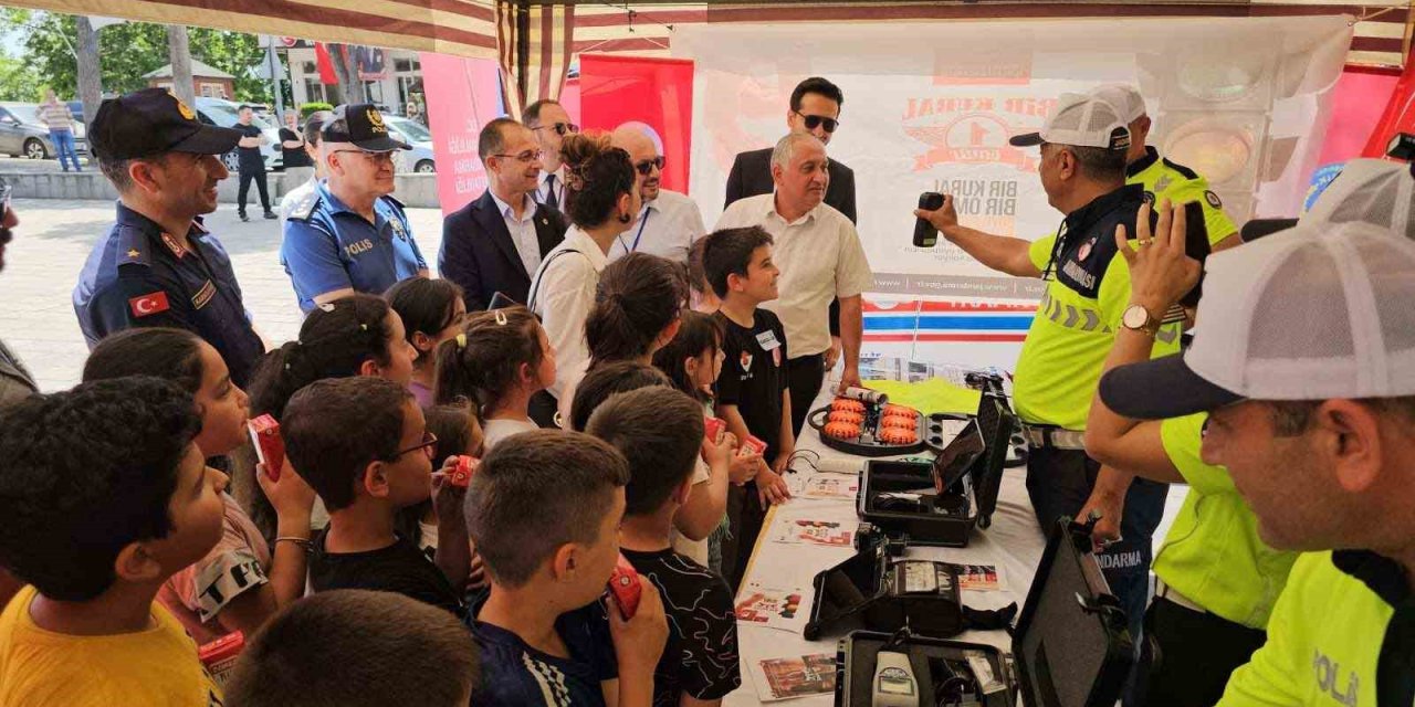 Jandarmadan öğrencilere trafik bilinci eğitimi