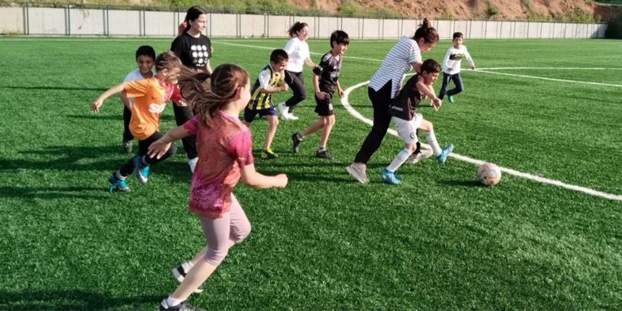 Anneler bu kez tribünde değil, sahada ter döktü