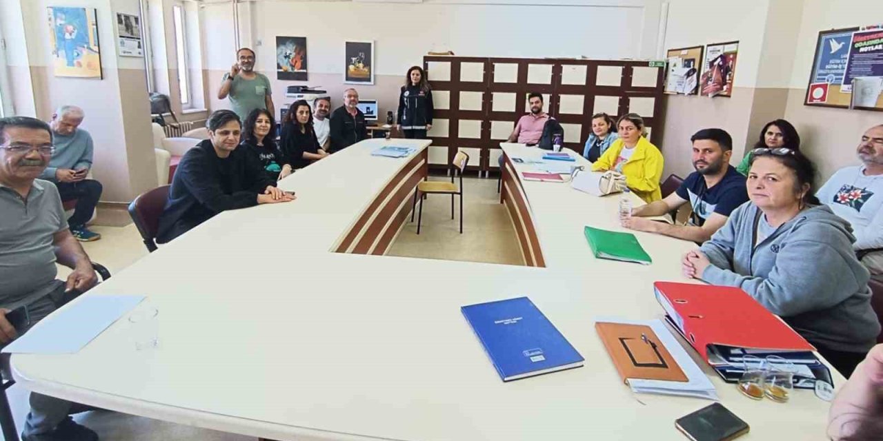 Öğretmen ve velilere ‘En iyi Narkotik Polisi Anne’ eğitimi