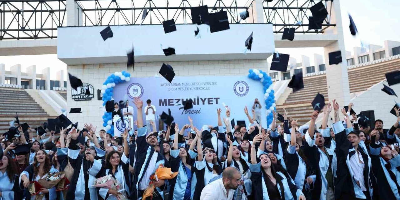 Didim MYO’da 140 öğrenci kep attı
