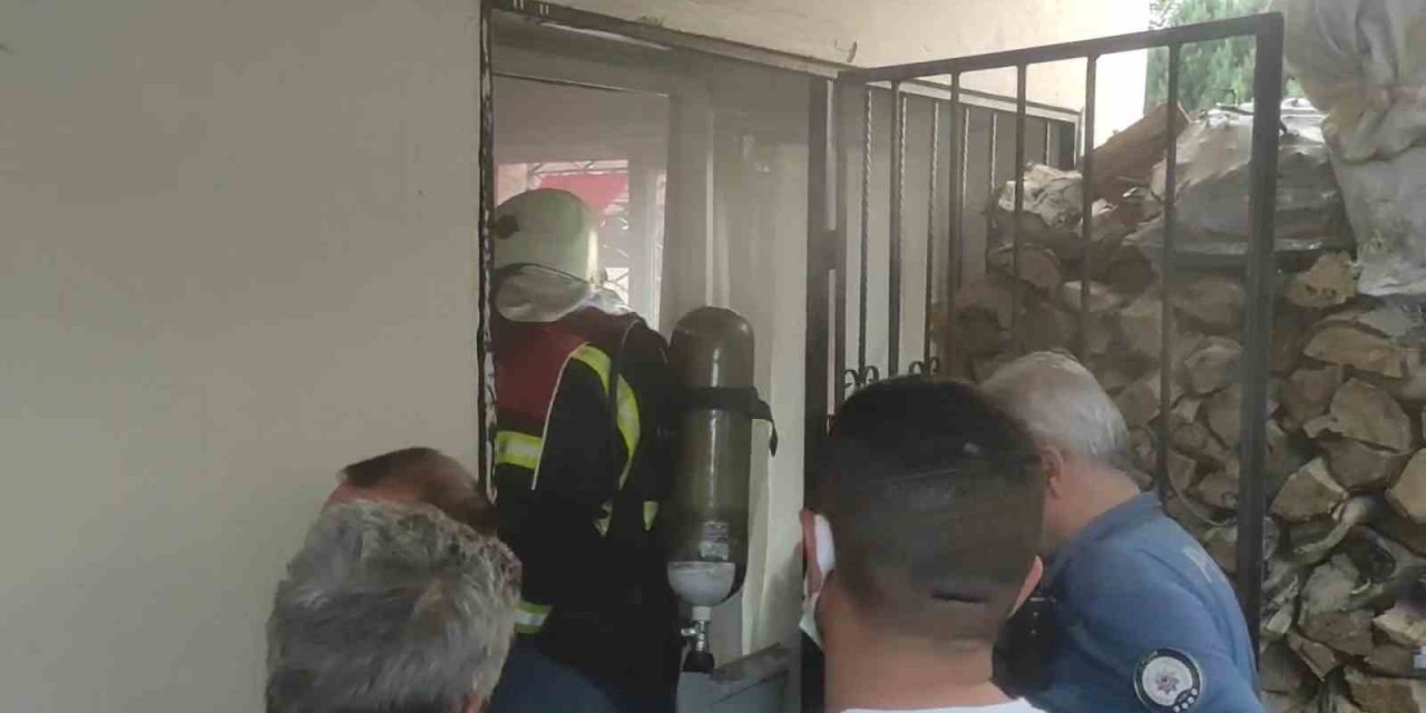 Ocakta unutulan yemek yangın paniğine neden oldu