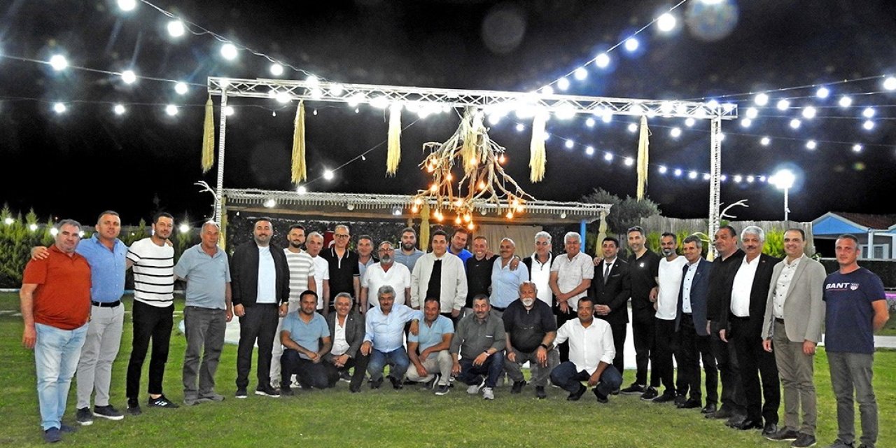 Çeşme Muhtarlar Derneği kuruluşunu yemekli toplantıyla kutladı