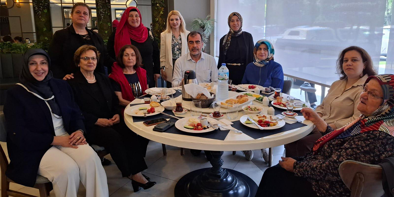AK Parti İl Başkanlığı, Anneler Günü’nde şehit ve gazi aileleriyle kahvaltıda buluştu