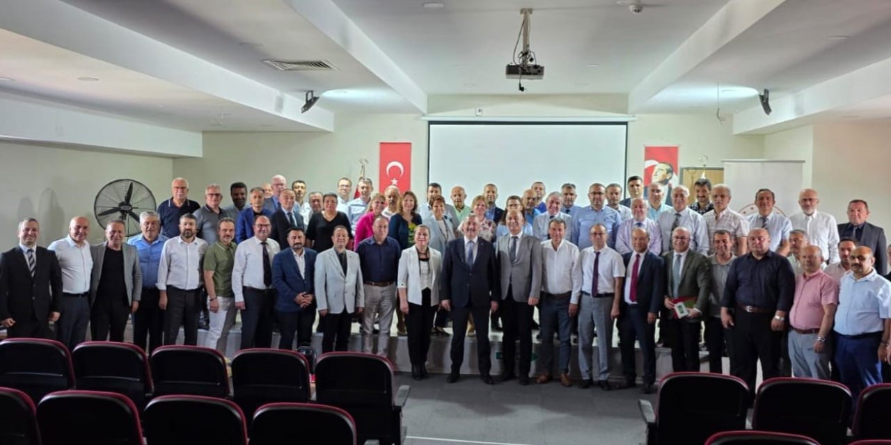 Efeler’de öğretmenlere yapay zeka eğitimi verildi